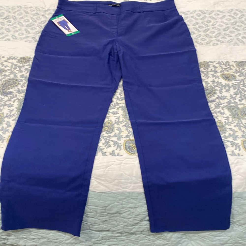 Hilary Radlley built- in tummy control panel